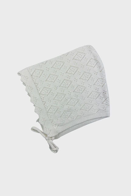 knitted bonnet || white
