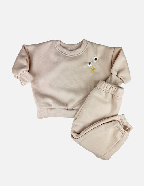 embroidered daisy sweat suit set || sand