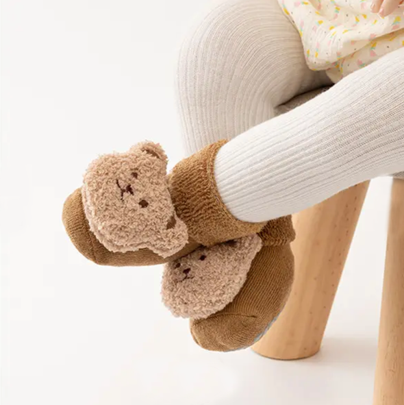 fuzzy bear anti slip socks || latte